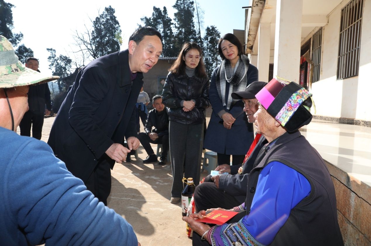 情暖老兵手记：不能让烈士家的房子漏风漏雨