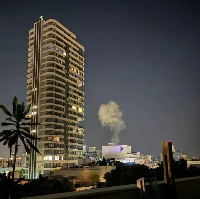 特拉维夫竟然被炸到！
可以肯定的说以色列的铁穹防御系统被击穿了。
特拉维夫作为以