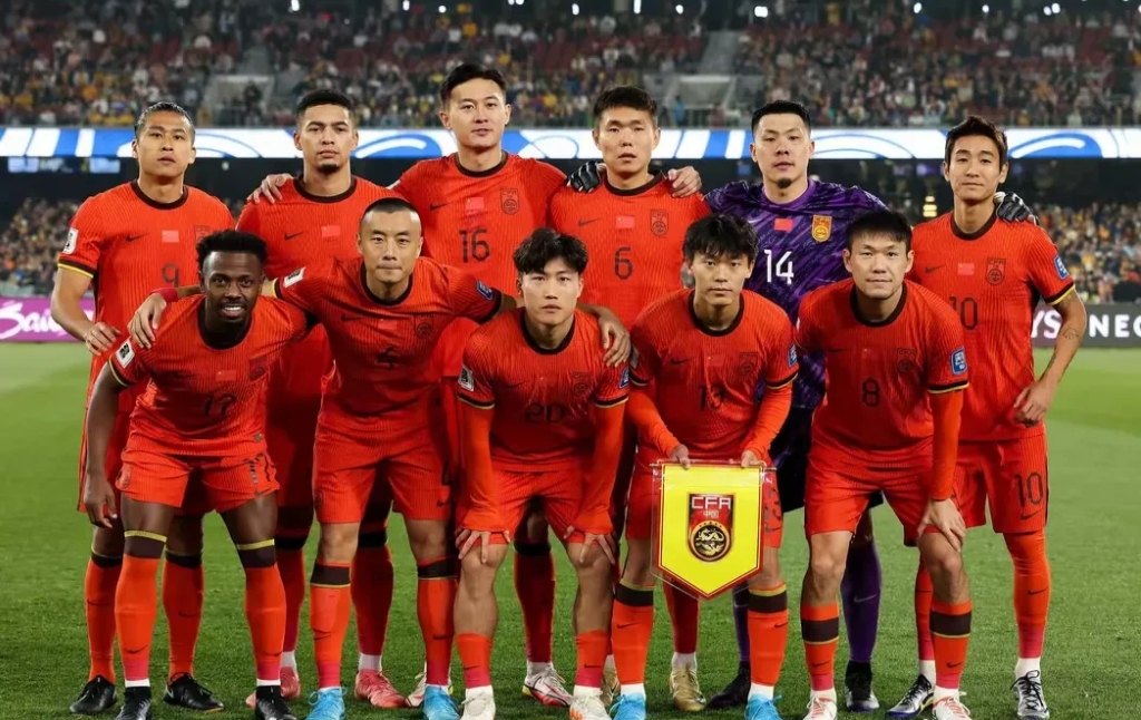 世预赛18强赛！国足2:1印尼，给国足球员打分

1、拜合拉木（10分）首开纪录