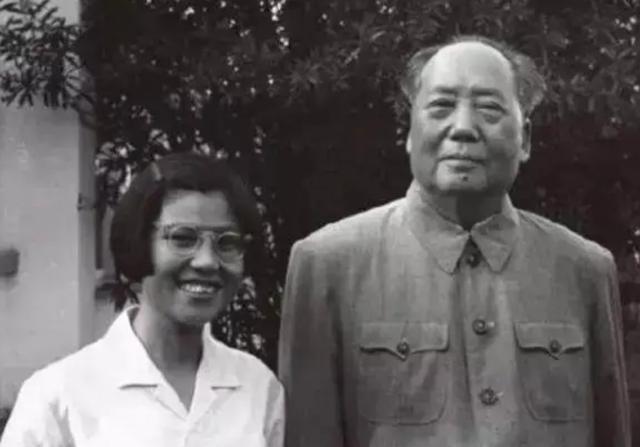 王海容中南海初见毛主席，称呼引趣事，成长之路受鼓舞