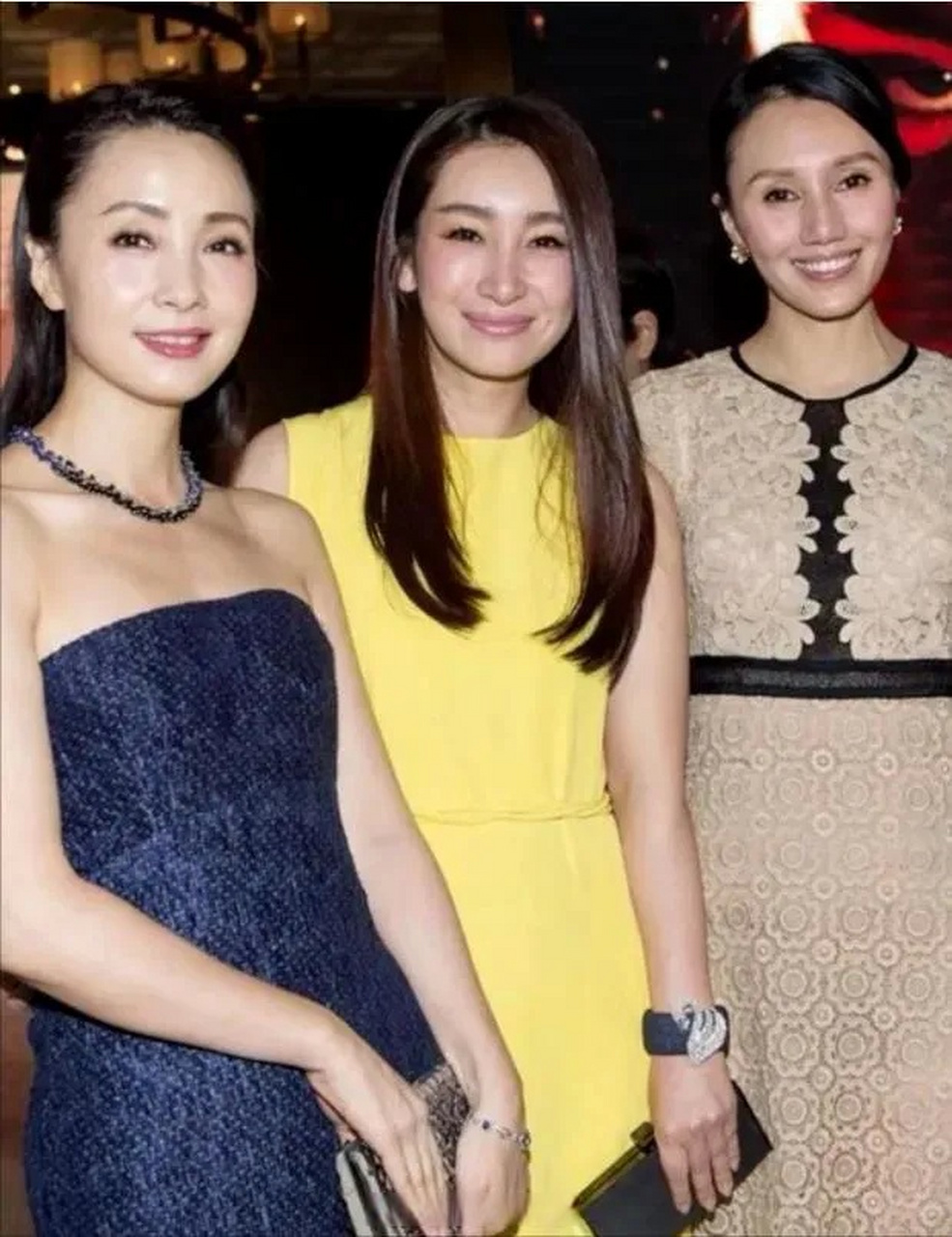 一次，秦海璐到宝岛宣传《四世同堂》，知名主持人张菲故意挖“坑”问:我们这里的拔丝