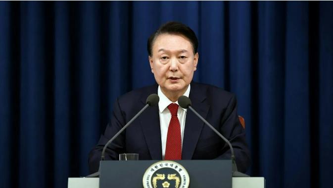 尹锡悦知道自己要进去了，所以一口气批准了42项法案和实施令。这可能是他最后一次使