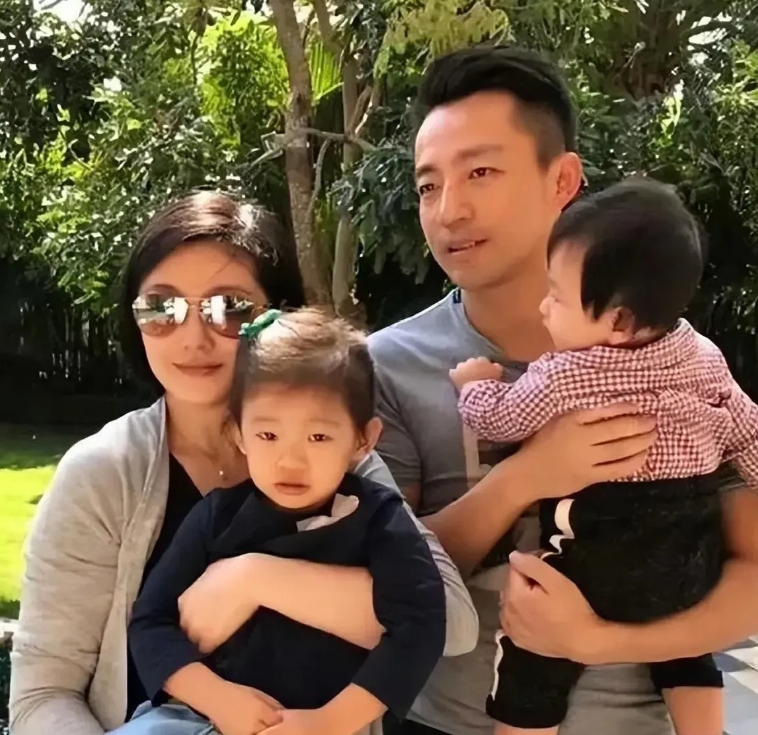 两个孩子的监护权还是还给了亲爸汪小菲，本来就是天经地义的事，要不给谁？给韩国后爸