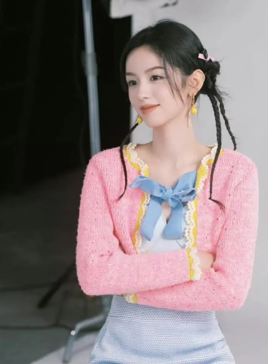 周也可爱哟！好有少女感！