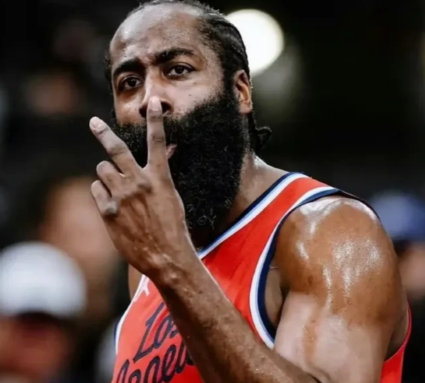 在1月26日结束的NBA常规赛里呀，快船在主场以127 - 117打败了雄鹿呢，