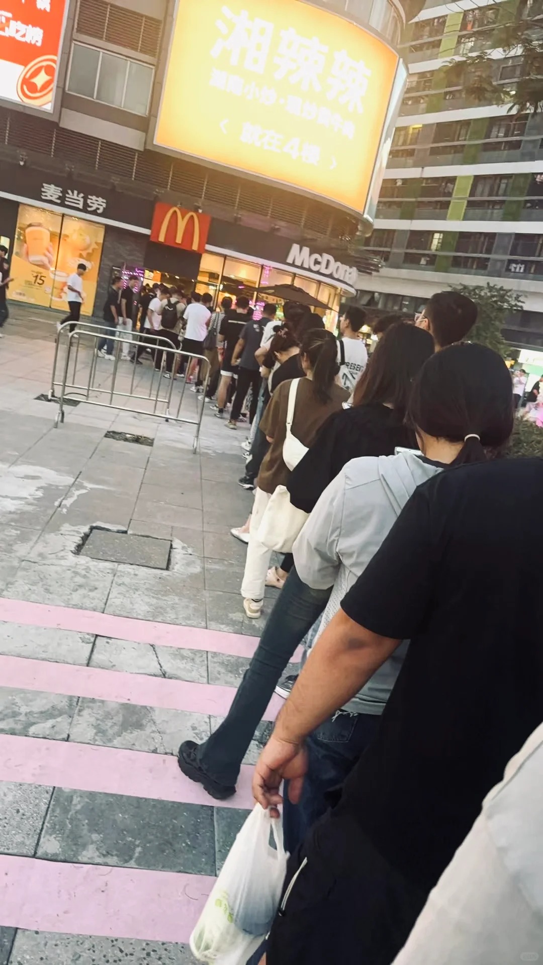 一代人有一代人的鸡蛋
提前半小时点了小程序订单完成以为做好了
结果到店还要排队才