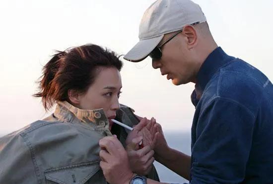 主持人问舒淇：“你和葛优私下聊得来吗？”
舒淇：“聊得来，但不敢聊。”
舒淇说过