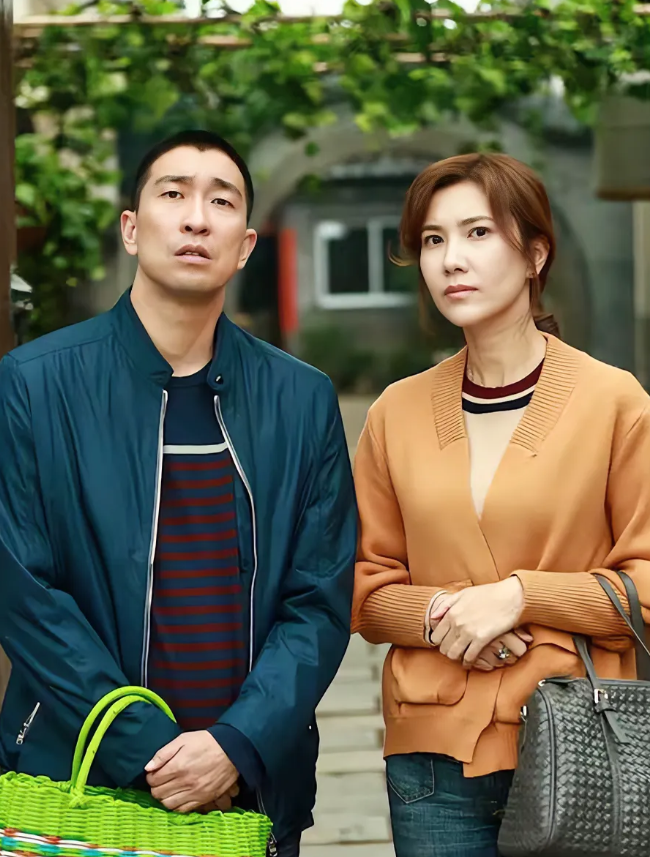 男生叫王千源，毕业于中央戏剧学院，与李乃文、朱媛媛是大学同班同学。凭借《钢的琴》