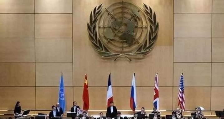 俄罗斯都这样了，为什么日本不趁机收回北方四岛？

因为不敢，德国和日本，发动任何