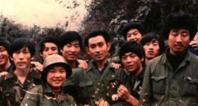 对越自卫反击战中，166阵地上只剩下杨启良一人，越军乘机冲锋，杨启良大喊：“向我