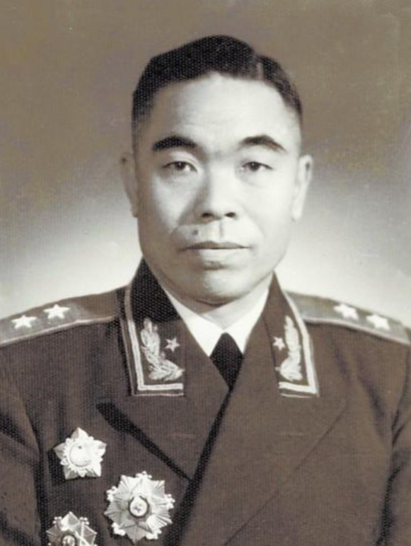 1951年彭老总急匆匆的赶到汉城北岸，却发现五十军已经快被打没了，军长曾泽生对此