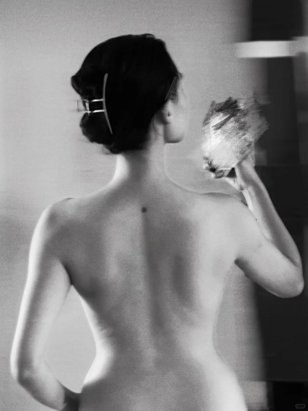 我将玫瑰藏于身后