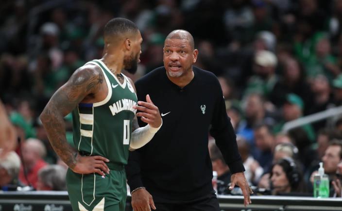 什么水平?今天的利拉德：

——全场出战33分钟

——投篮12中1，三分6中0