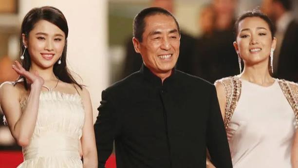 原来他是张艺谋的儿子！难怪18岁能拿下最佳导演奖，成为父母骄傲