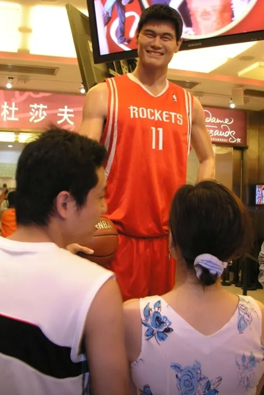 2米26张子宇无缘WCBA，两大因素成阻碍
WCBA上个赛季临近时，张子宇能否参