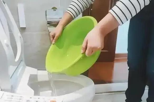 为何不能直接“倒水冲马桶”？