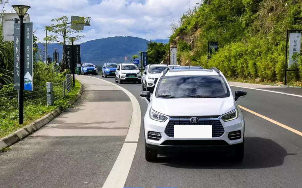 
高速公路收费了几十年，为什么还不能便宜一点？
现在新能源汽车大行其道，每公里就