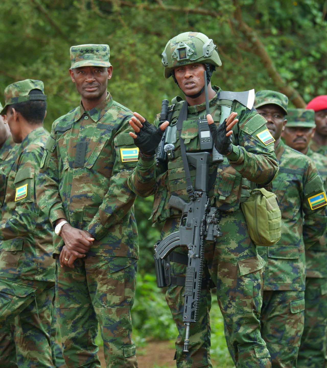 非洲特种兵的单兵装具现在也不差了~~
中非国家卢安达国防军2025年度特种部队新