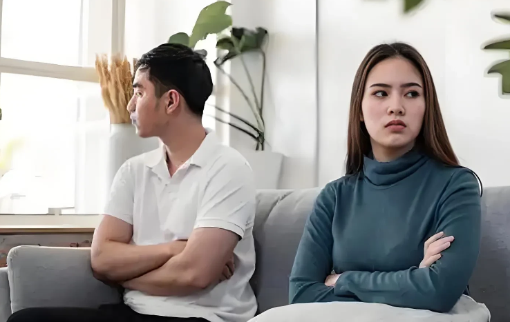 北京，男子在和妻子离婚期间，偷偷将一套547万的房子，赠与母亲，还办了过户，不料