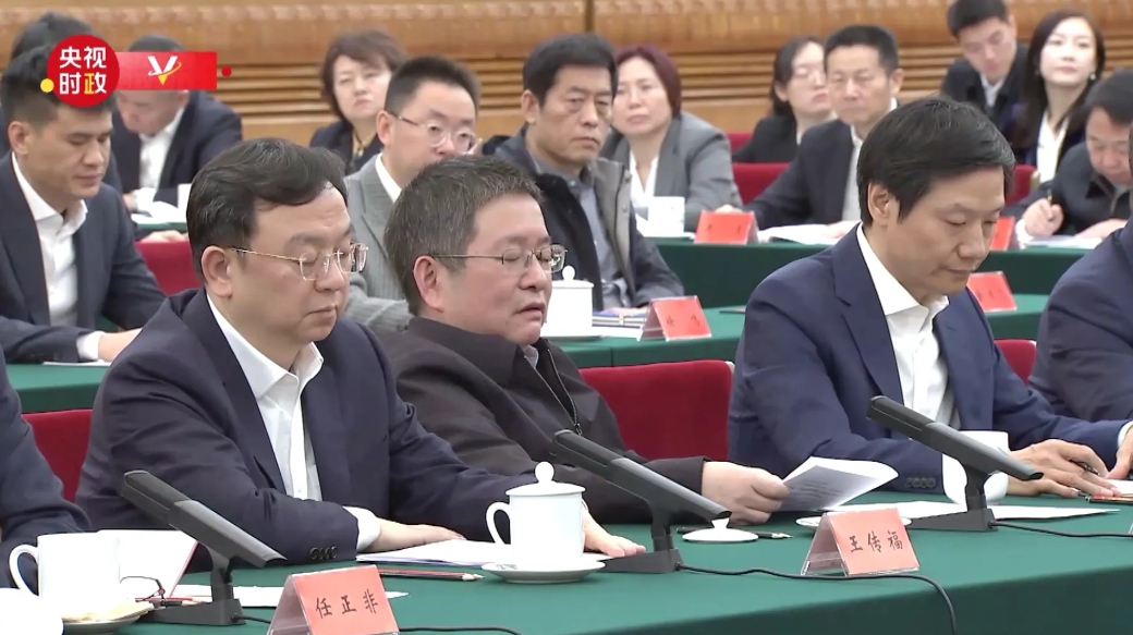 这次雷军真赚翻了。
雷军一直和余承东拼个不停，但对任正非，雷军还是极为崇拜的。