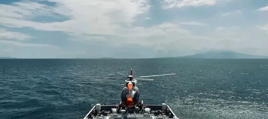 突发新闻！菲律宾竟然用直升机给仙宾礁上的海警船送吃的喝的！咱们中国海警局一看，立