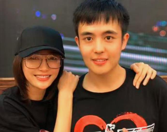 王星他是普通，普通到再奋斗多少年也许大家都不认识他。
 
但是他的职业和同行，把