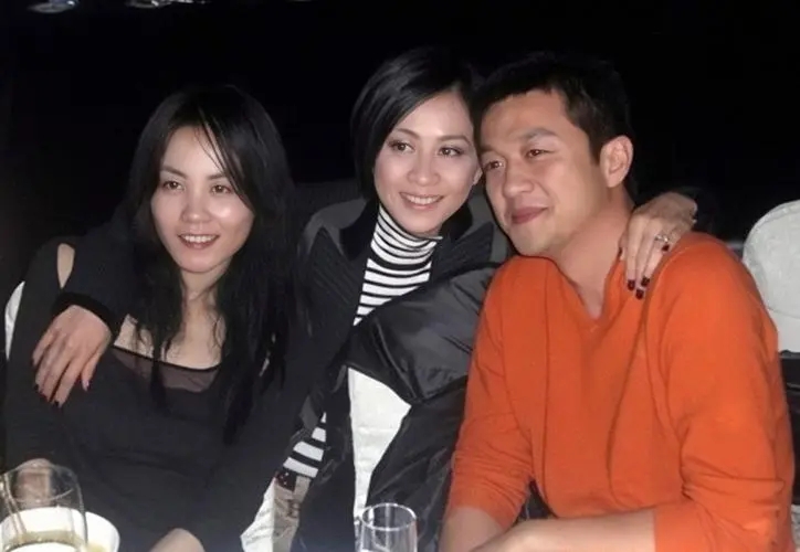 李亚鹏说：“我大女儿哪都好，就是学习成绩不好，除了英语70多分以外，所有的学科都
