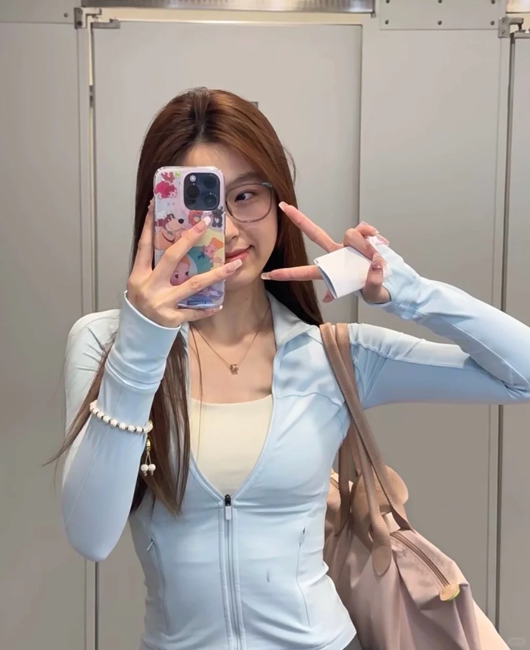 🫐🧊lulu已经美到next level😭
官网断货王粉末蓝是最最最嫩的颜