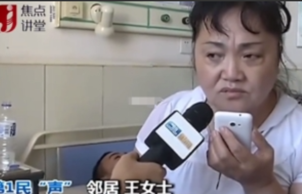 2015年，一保安徒手接下从4楼跳楼的女孩，全身骨折陷入昏迷。然而，当他醒来后，