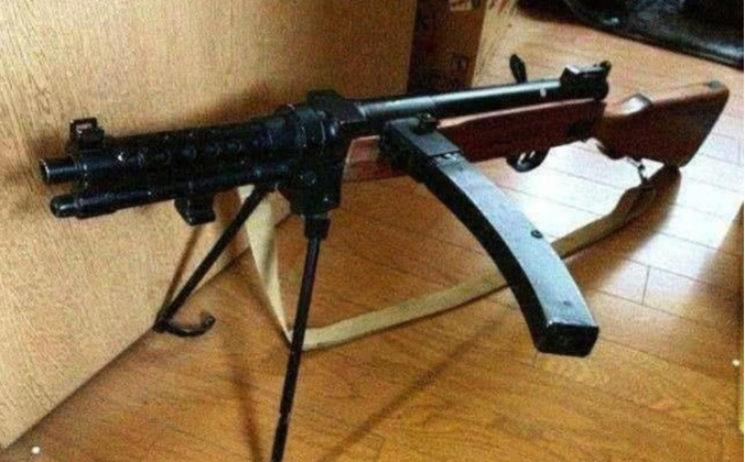 由于二战时期日本只生产了1万多支冲锋枪，这给世人的一种直观感受——小国资源匮乏，