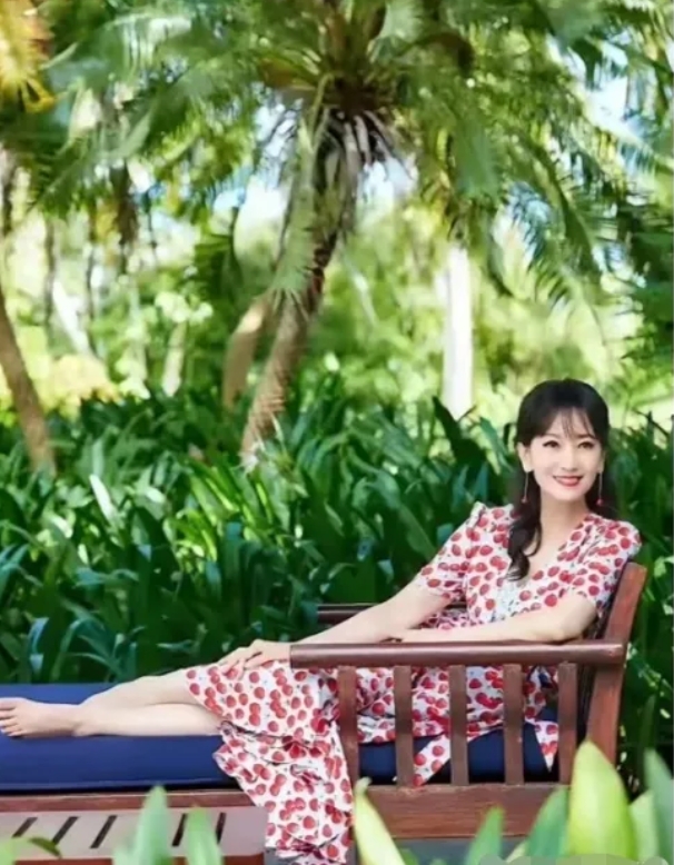 赵雅芝，人美就算了，脚丫子还这么好看。