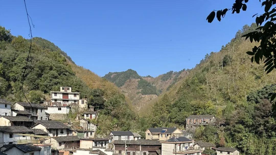 浙江这个被遗忘百年的古村落，静静地卧在徽州边，是杭州的小篁岭