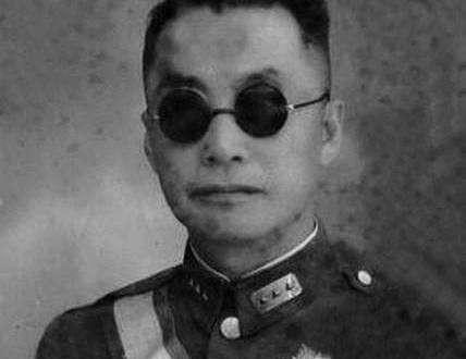 王陵基在功德林期间，经常吹嘘一件事情，那就是老蒋在年轻的时候曾经被他扇过耳光。