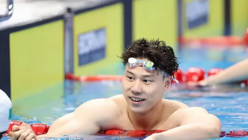 覃的未婚妻硬是把假期最后一天搞热闹了！感觉都不是省油的灯。
首先这女的说出来这些