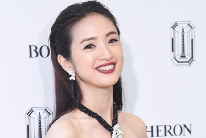 蔡正元力挺被“台独”围攻的林依晨，称她勇敢承认自己是成都人，勇敢回击“台独”的行