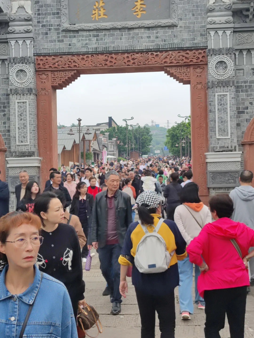 宜宾你反向营销了昂
宜宾以为你冷门，结果有一亿个在李庄。好好好#旅行推荐官 #最