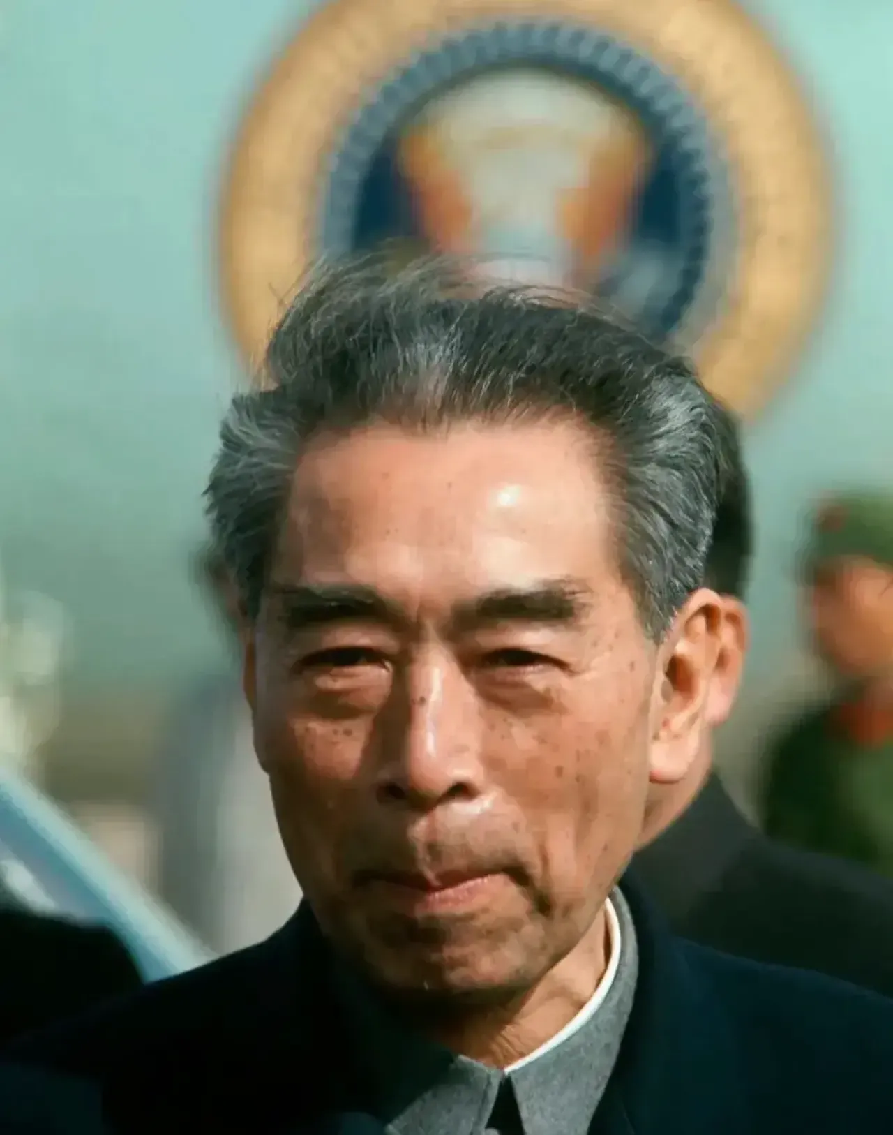 是他，无儿无女无遗产，死后不留骨灰。
是他，诠释了什么是鞠躬尽瘁死而后已。
是他