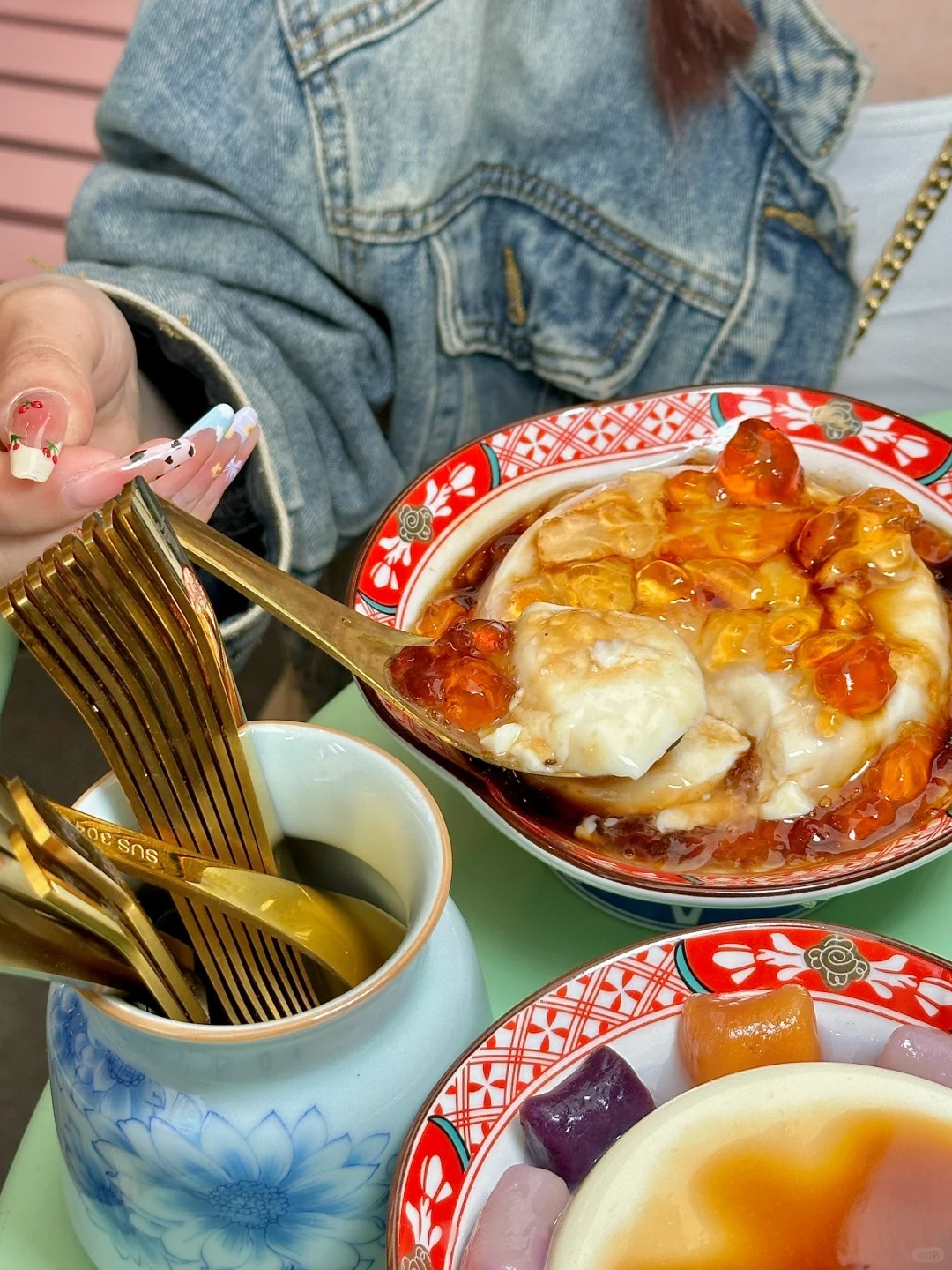 在马家巷! 这家甜品就是绵阳z好吃的!!!
真的不乱夸 这家冰店有几十种甜品 甜