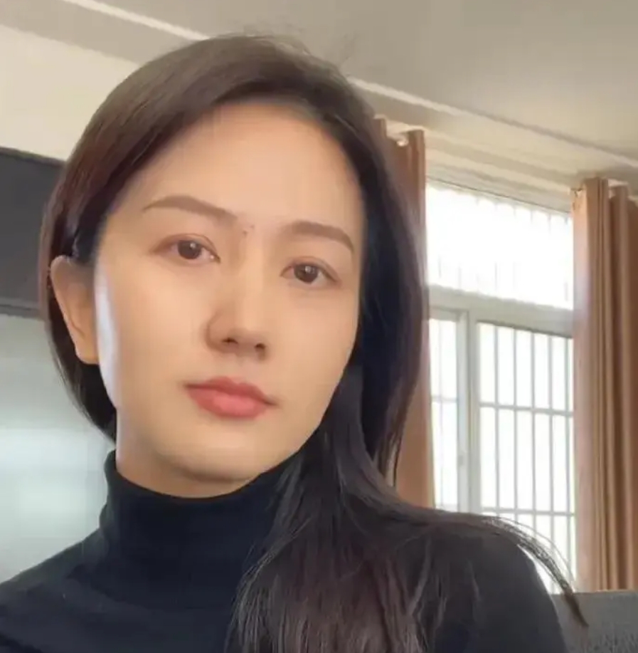 我闺蜜，体制内的办公室副主任，167㎝，53公斤，身材好的，连女的看一眼都离不开