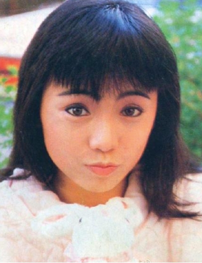 邓萃雯早期照片