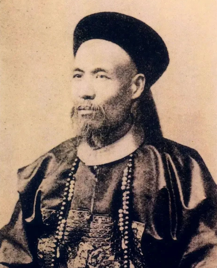 丁汝昌战败后，拒绝投降，在将提督大印截角损毁后，吞食鸦片自杀。死后，朝廷并未就此