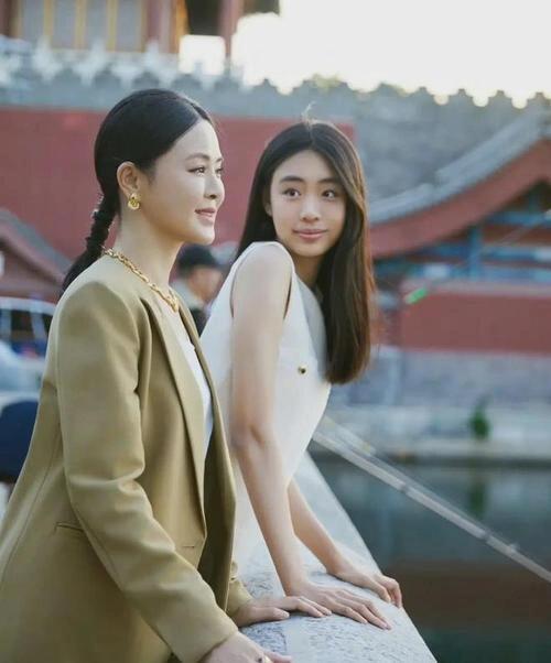 时光茬苒，母女携手共赴美好未来