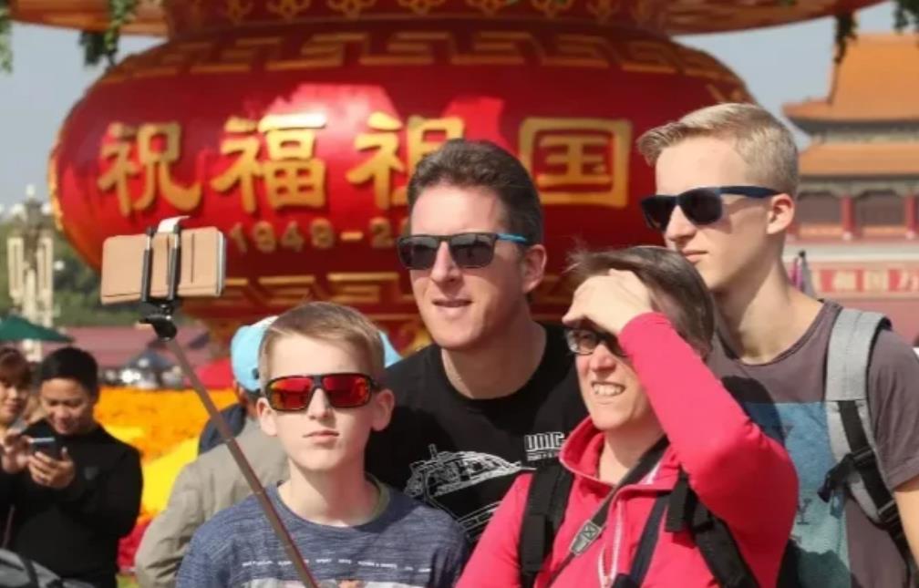 西方绷不住了，国外网友集体反水，舆论彻底反转了。

最近，“Chinatrave
