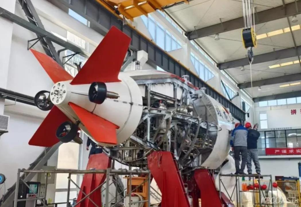 大伙听说了没？咱们国家大名鼎鼎的“蛟龙”号载人潜水器要“鸟枪换炮”啦！新华社 2