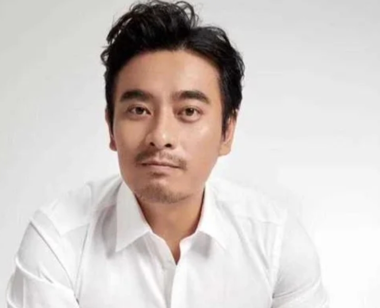 最干净男演员，娶小10岁娇妻，零绯闻成谜
