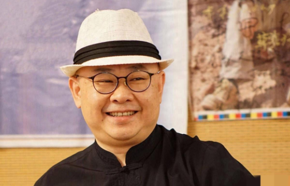 歌手汪峰近日澄清，他对于刀哥二十年前的评价，如今回顾，已觉再提无益。他强调，当初
