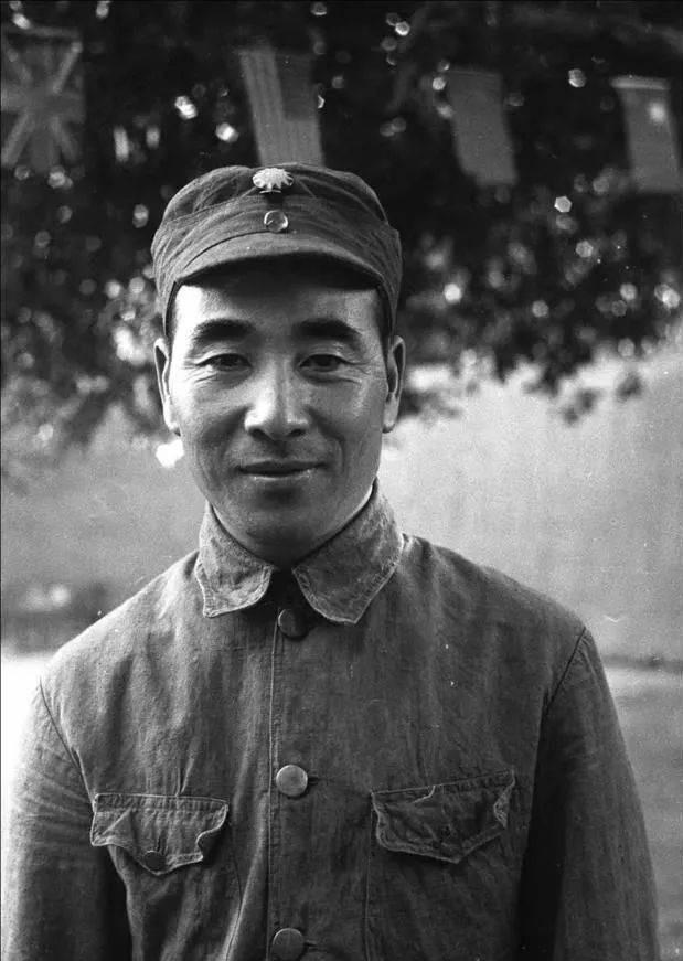 卫立煌接烫手山芋，不想碰林彪，曾问入党事