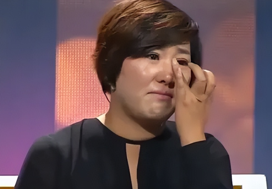2011年婆婆患上尿毒症，儿子和儿媳为了她的治疗，背负了40万元的巨额债务，婆婆