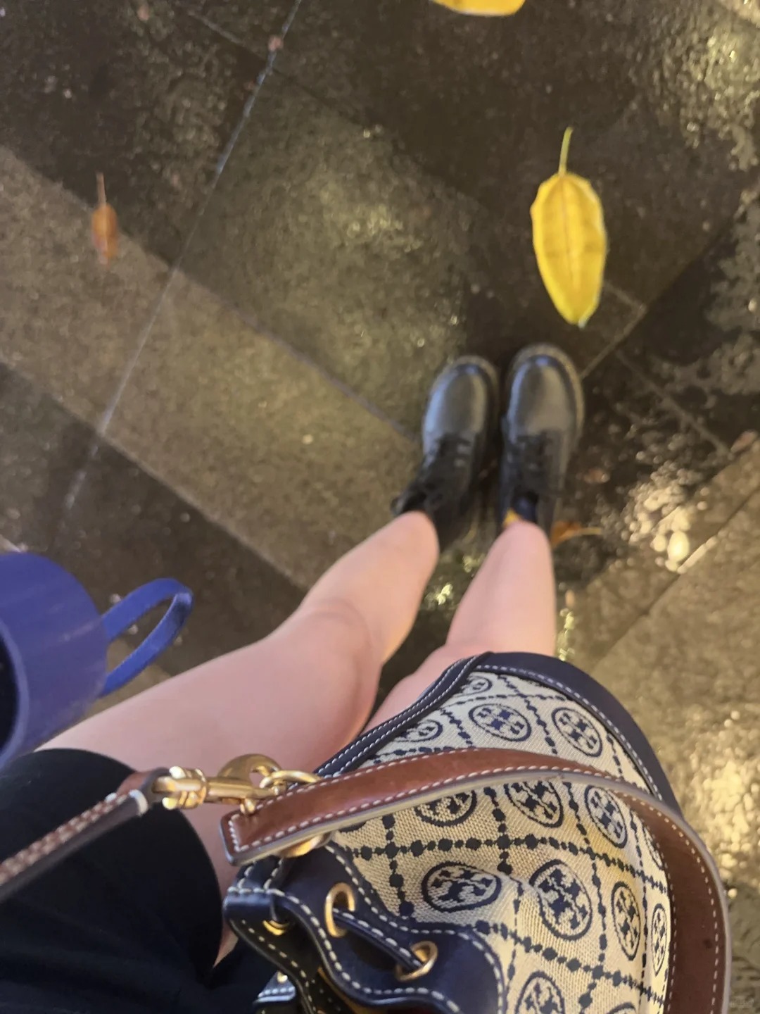 我说下雨难打车 他说好久没开车了
自己就是个**