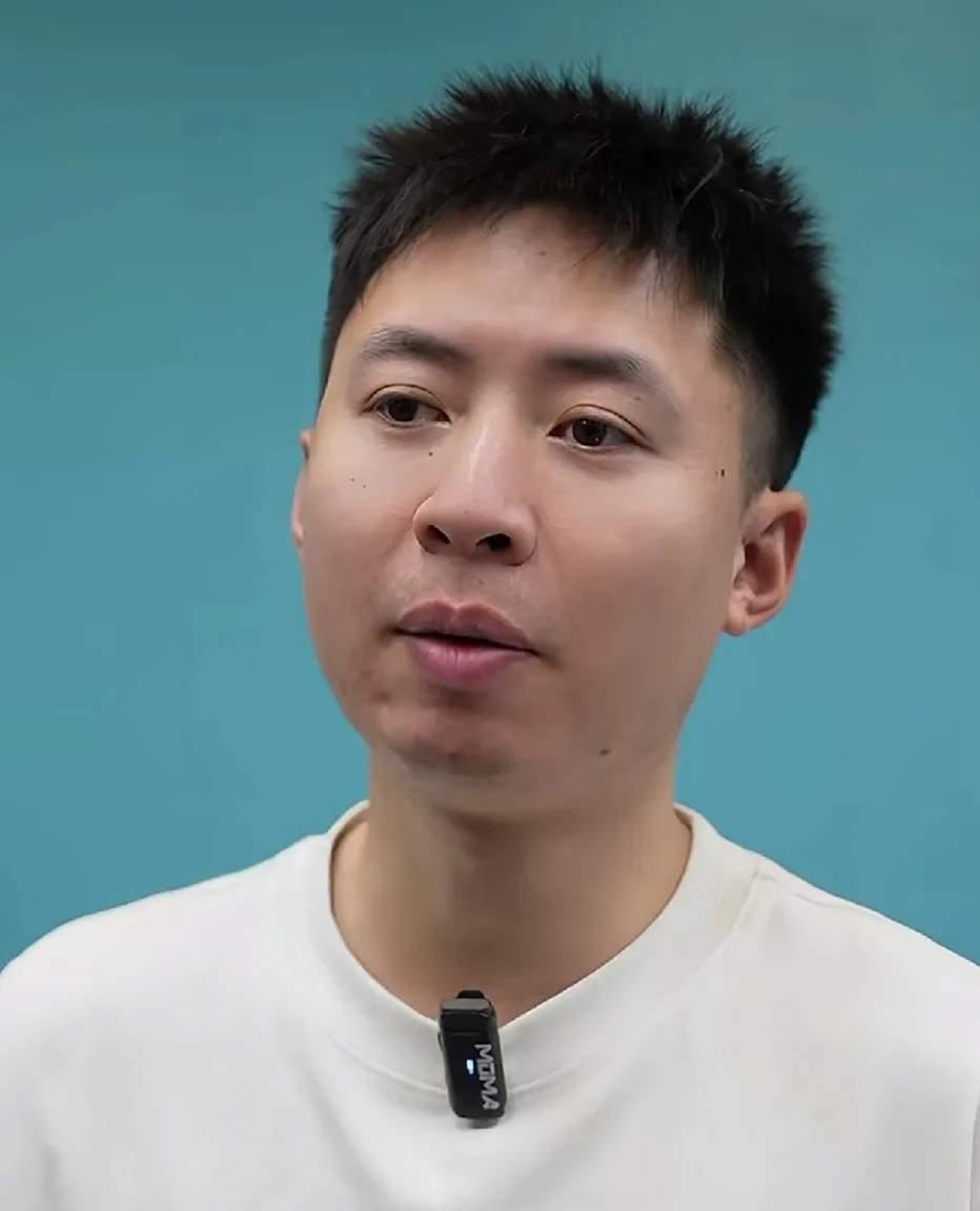 方博，刘丁硕，周雨都是国乒国家队出来的，现在三个人都在开播卖货，
 本来方博应该